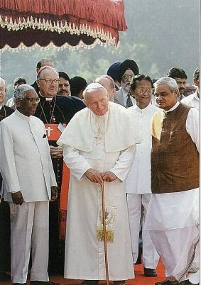 Pope: ‘Convert all Hindus’